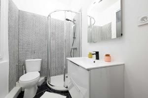 Modern Large Studio Apartment for 3