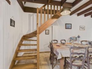 Maison en pierre avec jardin pour 4 personnes