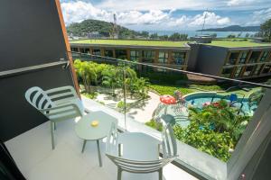 Panora sea view -modern facilities walk to beach