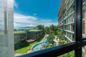 Panora sea view -modern facilities walk to beach