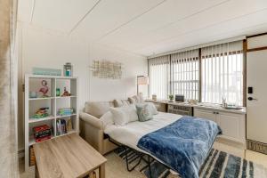 1 Block to Beach! Ocean City Condo w Pool Access