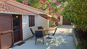 Studio among pines and beach