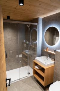 Standard Twin Room - No View room in Hotel Les Chamois