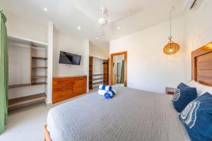 Casa Kinam Chic 4BR Villa w Pool in La Veleta