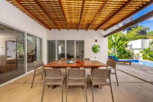 Casa Kinam Chic 4BR Villa w Pool in La Veleta