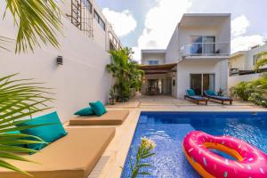 Casa Kinam Chic 4BR Villa w Pool in La Veleta