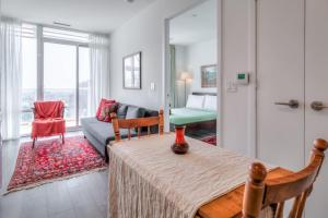 Downtown 1BR City Stay with Balcony and Fast Wi-Fi