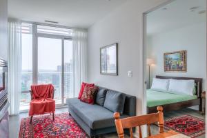 Downtown 1BR City Stay with Balcony and Fast Wi-Fi
