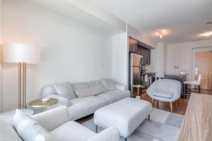 1BR plus Den Condo with Balcony in Heart of Toronto