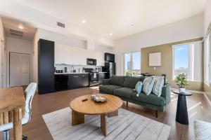 Arts District Stay, Walk to Little Tokyo with Parking