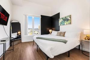 Central LA Hideaway, Steps from Japanese Village