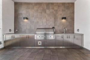 Central LA Hideaway, Steps from Japanese Village