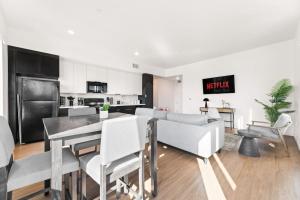 Spacious 1-BD with Stunning City Views in DTLA