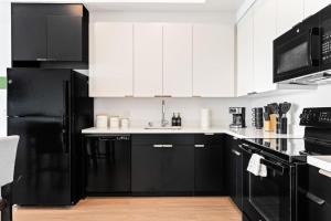 Unique 1-Bedroom DTLA Escape with City Views