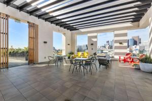 Chic and Cozy Home, Walk to Little Tokyo with Parking