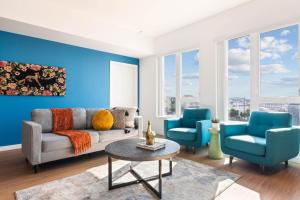 Chic and Cozy Home, Walk to Little Tokyo with Parking