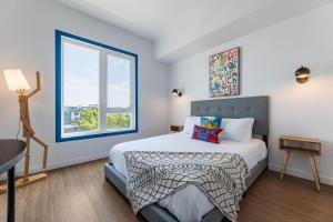 Chic and Cozy Home, Walk to Little Tokyo with Parking