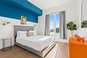 Little Tokyo Gem, Steps from Shops with Free Parking