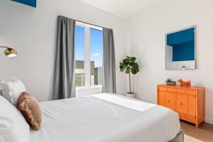 Little Tokyo Gem, Steps from Shops with Free Parking