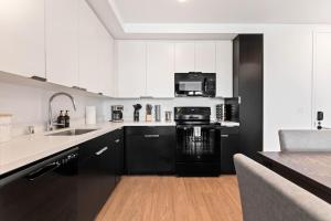 Little Tokyo Gem, Steps from Shops with Free Parking