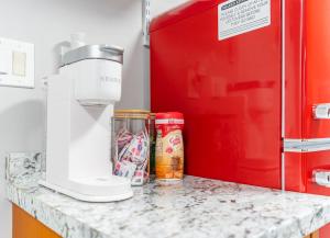 Cozy Private Apartment Near NYC Light Rail