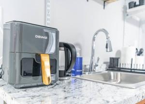 Cozy Private Apartment Near NYC Light Rail