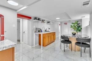 Cozy Private Apartment Near NYC Light Rail