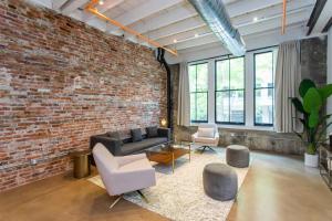 Inventors Loft Luxury Upscale Quiet Two Bedroom