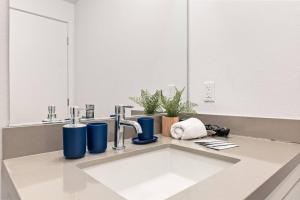 Arts District Condo, Walk to Little Tokyo Plaza