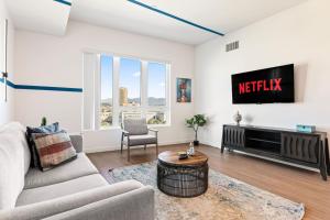 Arts District Condo, Walk to Little Tokyo Plaza