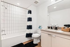 Chic Studio with Stunning DTLA Views, Walk to Metro