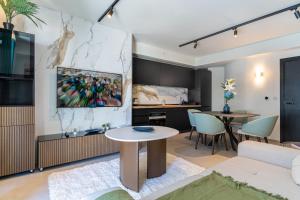 Mercury Suites Apartment with Pool Access in St Julians