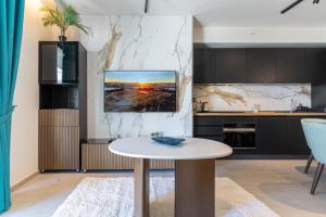 Mercury Suites Apartment with Pool Access in St Julians