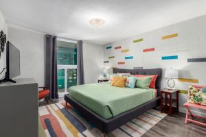 Modern 2BR Retreat with Pool in Old town Scottsdale