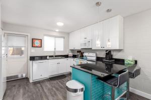 Modern 2BR Retreat with Pool in Old town Scottsdale