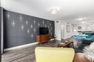 Modern 2BR Retreat with Pool in Old town Scottsdale