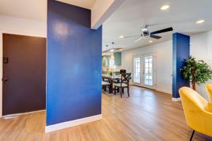 Charming 3BR Home with Firepit Near Papago Park