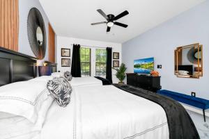 Mojo 9BR Retreat with Pool, Spa Game Room and more