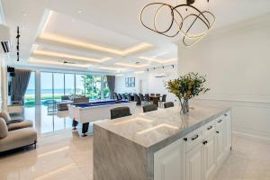 Private Heaven Beachfront Pool Villa I Chaam VVH53