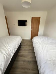 3 Bed Home From Home Contractor & Family Stay DY5