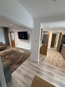 3 Bed Home From Home Contractor & Family Stay DY5