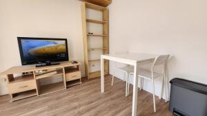 Studio lumineux, confortable et calme, Parking