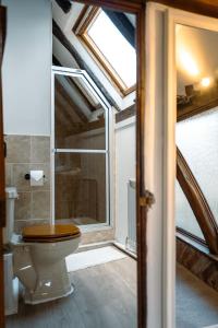 Ye Old Shop- Great Value 6 Bed Apartment - Spacious Renovated & Ideal for Groups