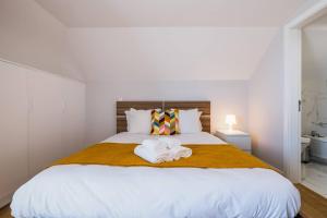 The Shoreline 4 by Portugal Portfolio