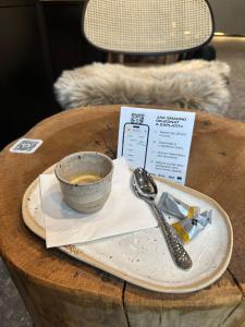 Haas Apartments Art with parking, bakery, free fitness