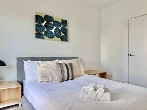 2B2B Condo in ATL Penthouse level 542Blvd402