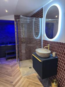 RED SPARROW -T2 avec jacuzzi