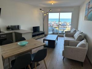 530 - Appartement T3, à Erquy, avec pleine vue mer