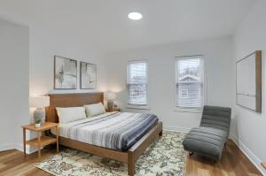 Modern and Spacious Four Bedroom House in Pittsburgh with Parking