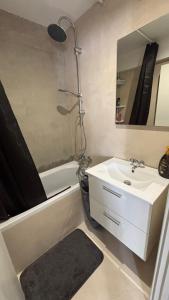 Sejours chez l'habitant La Cachette du Sud : Chambre Double Standard avec Ventilateur